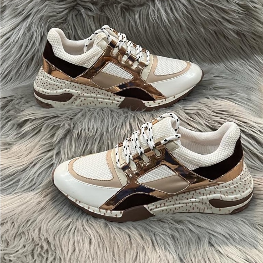Steve Madden Women’s BARRA Sneakers. Beige/Rose Gold/Cream. New with tags